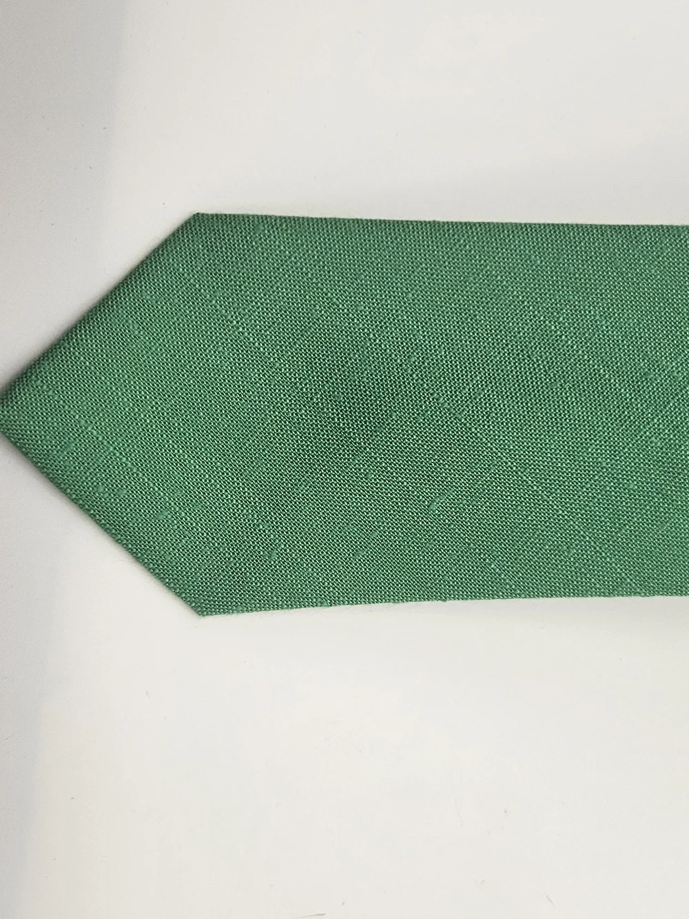 Elegant Solid Green Men’s Tie – Refined Formal Accessory